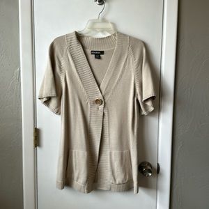 Eddie Bauer Size L V-neck; 2 pockets
Raglan sleeve Sweater